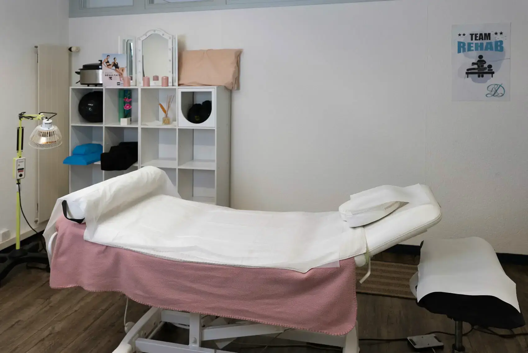 Cabine de thérapie manuelle — Centre Dounia, Montreux